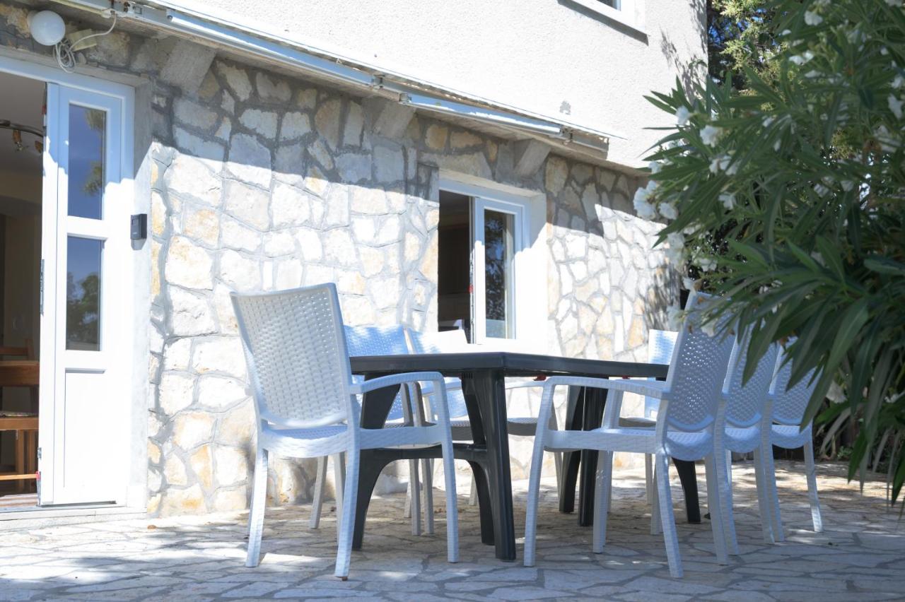Beachfront House Ivana With Pool - Renovated 2025 Cesarica Exteriör bild