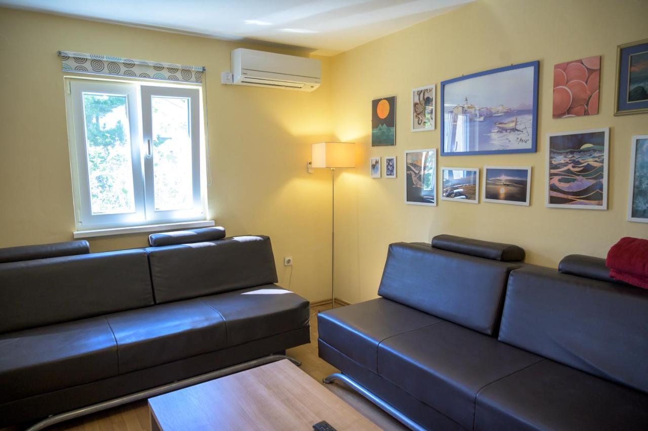Beachfront House Ivana With Pool - Renovated 2025 Cesarica Exteriör bild