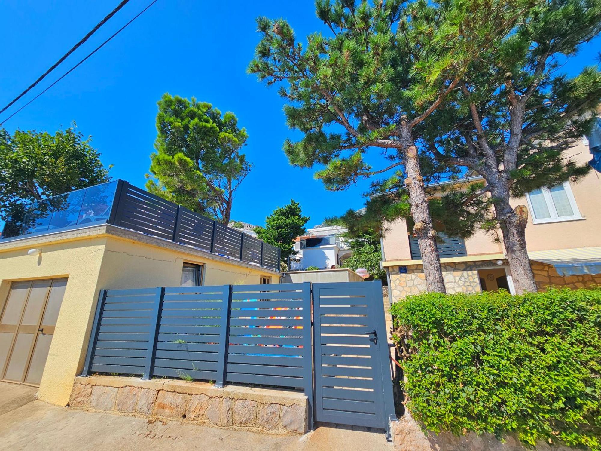 Beachfront House Ivana With Pool - Renovated 2025 Cesarica Exteriör bild