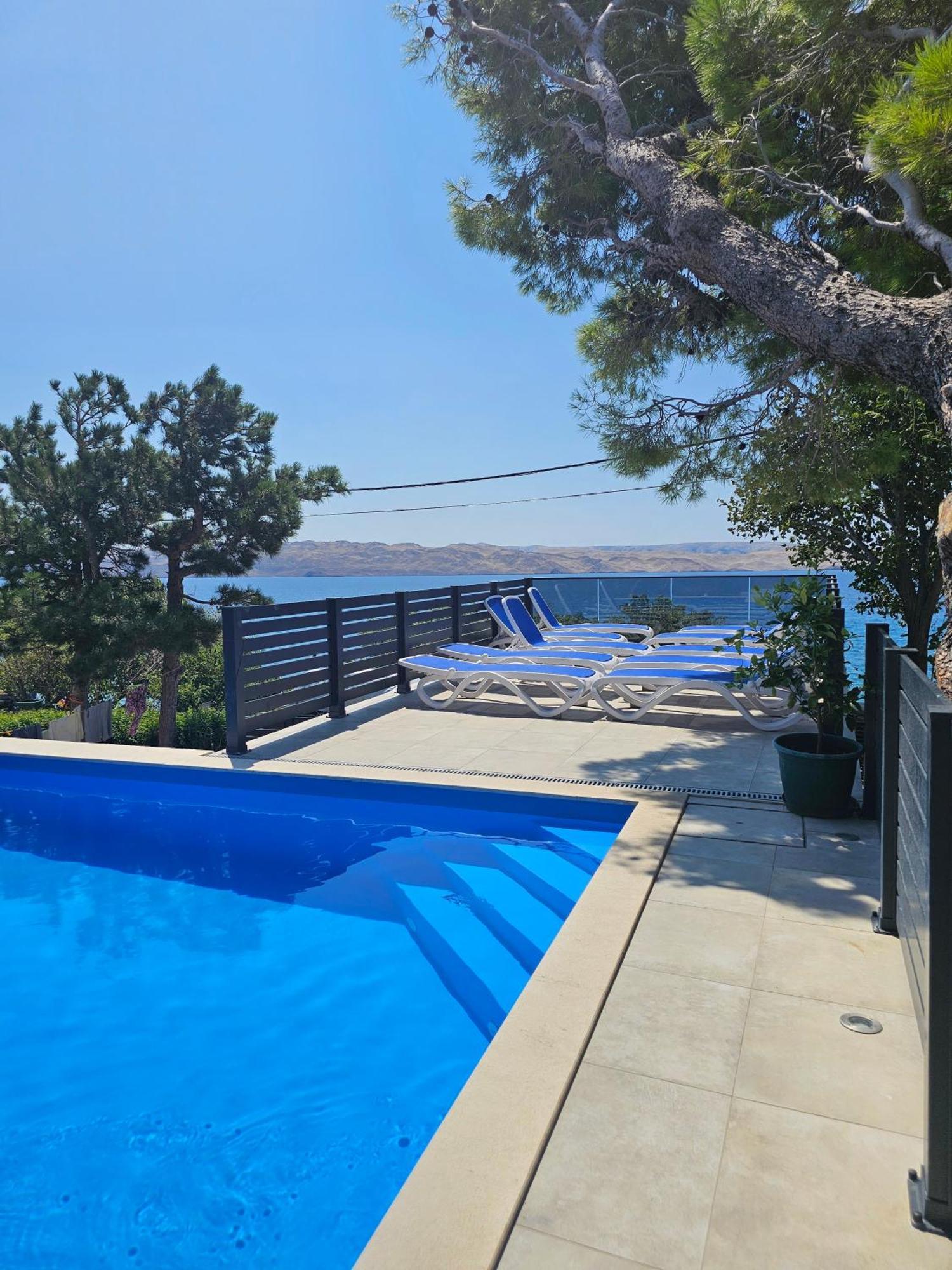 Beachfront House Ivana With Pool - Renovated 2025 Cesarica Exteriör bild
