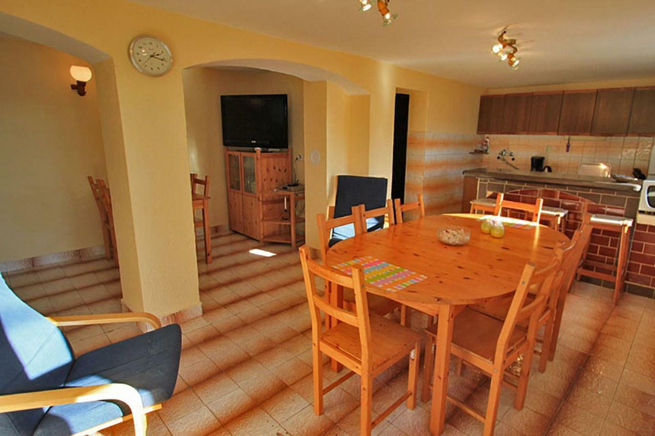 Beachfront House Ivana With Pool - Renovated 2025 Cesarica Exteriör bild