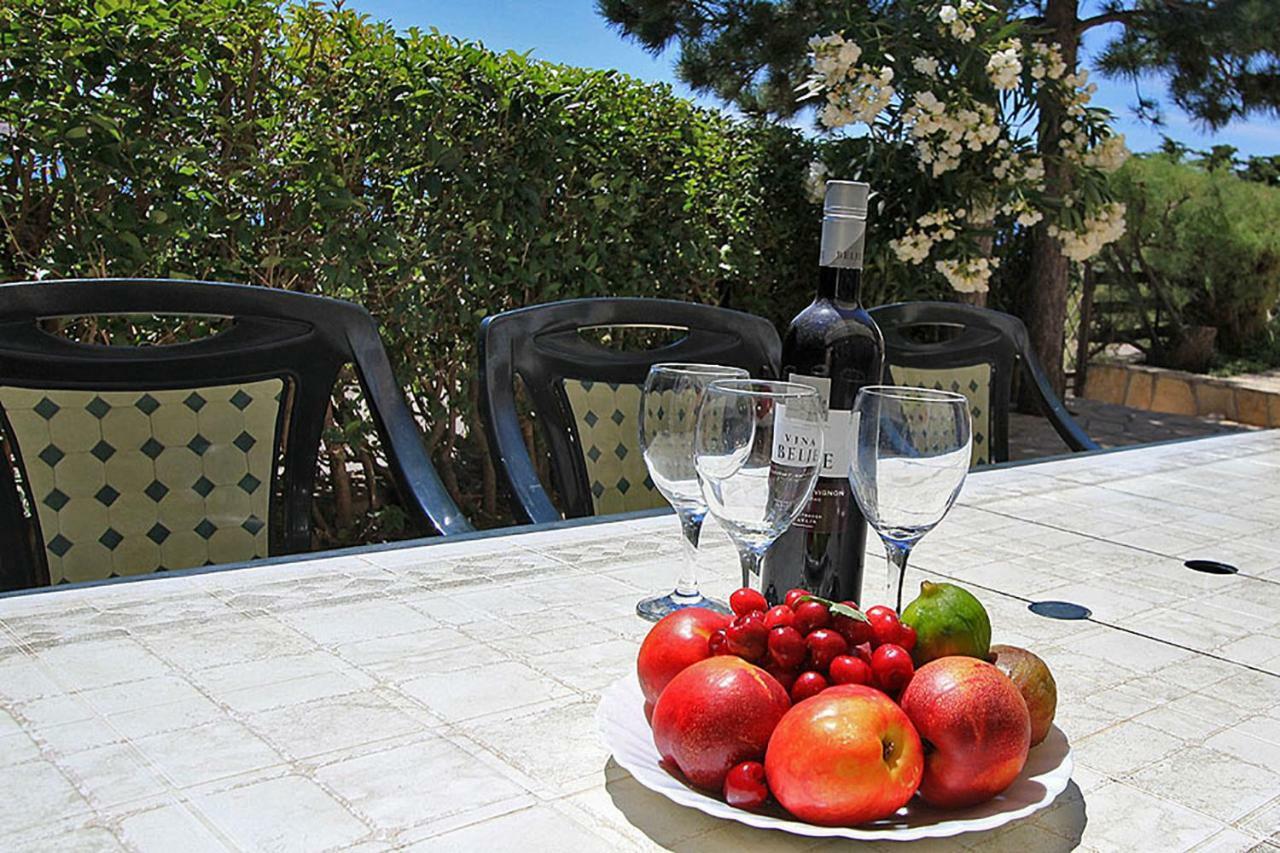 Beachfront House Ivana With Pool - Renovated 2025 Cesarica Exteriör bild